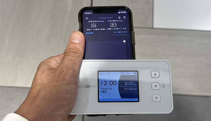 WiMAXのモバイルルーターで速度を検証している写真